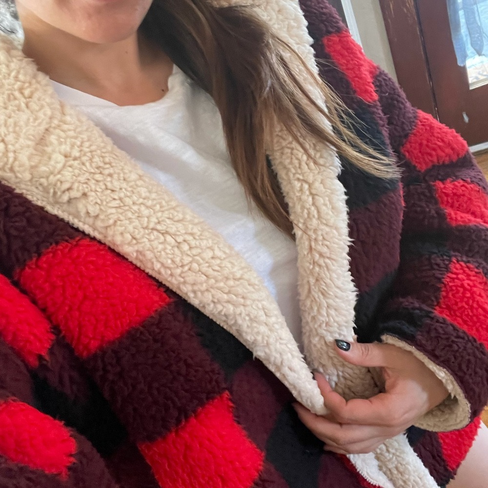 Plaid. Never worn. Thick warm. No buttons. No tags but never warn. One size.